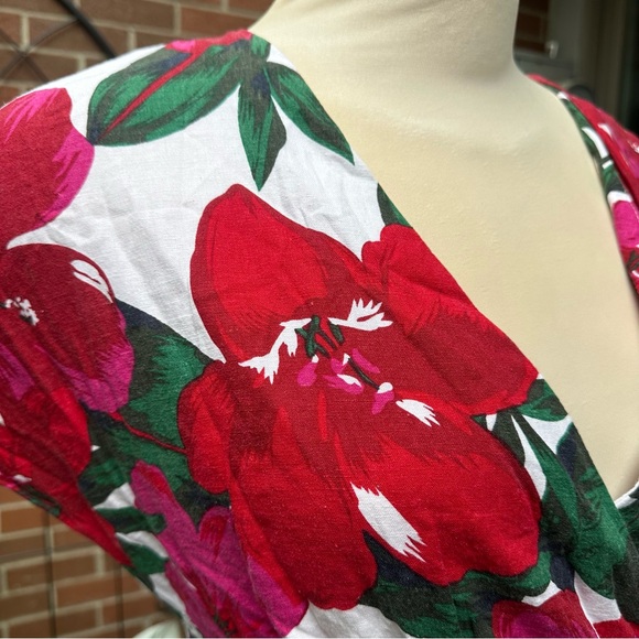 Paraphrase Floral Dress with Red and Pink Accents - Picture 4 of 6